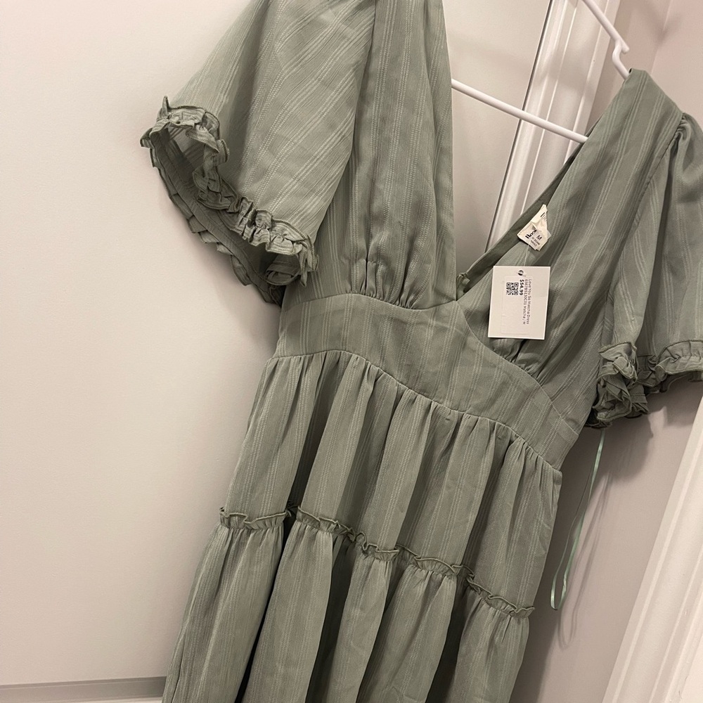 Peach love California NWT M olive green ruffle v neck mini dress